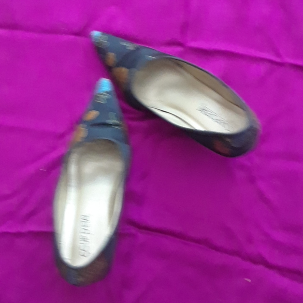 Heels - Picture 3 of 4